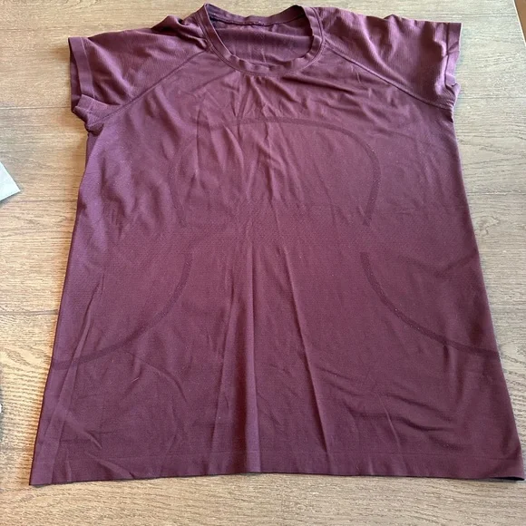 Lululemon Swiftly Tech Short Sleeve in
Cassis Maroon color size 16 - Picture 5 of 10